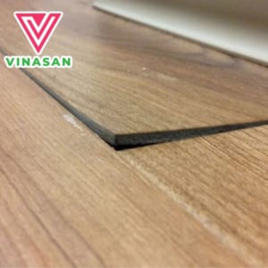 sàn gỗ công nghiệp bị hở